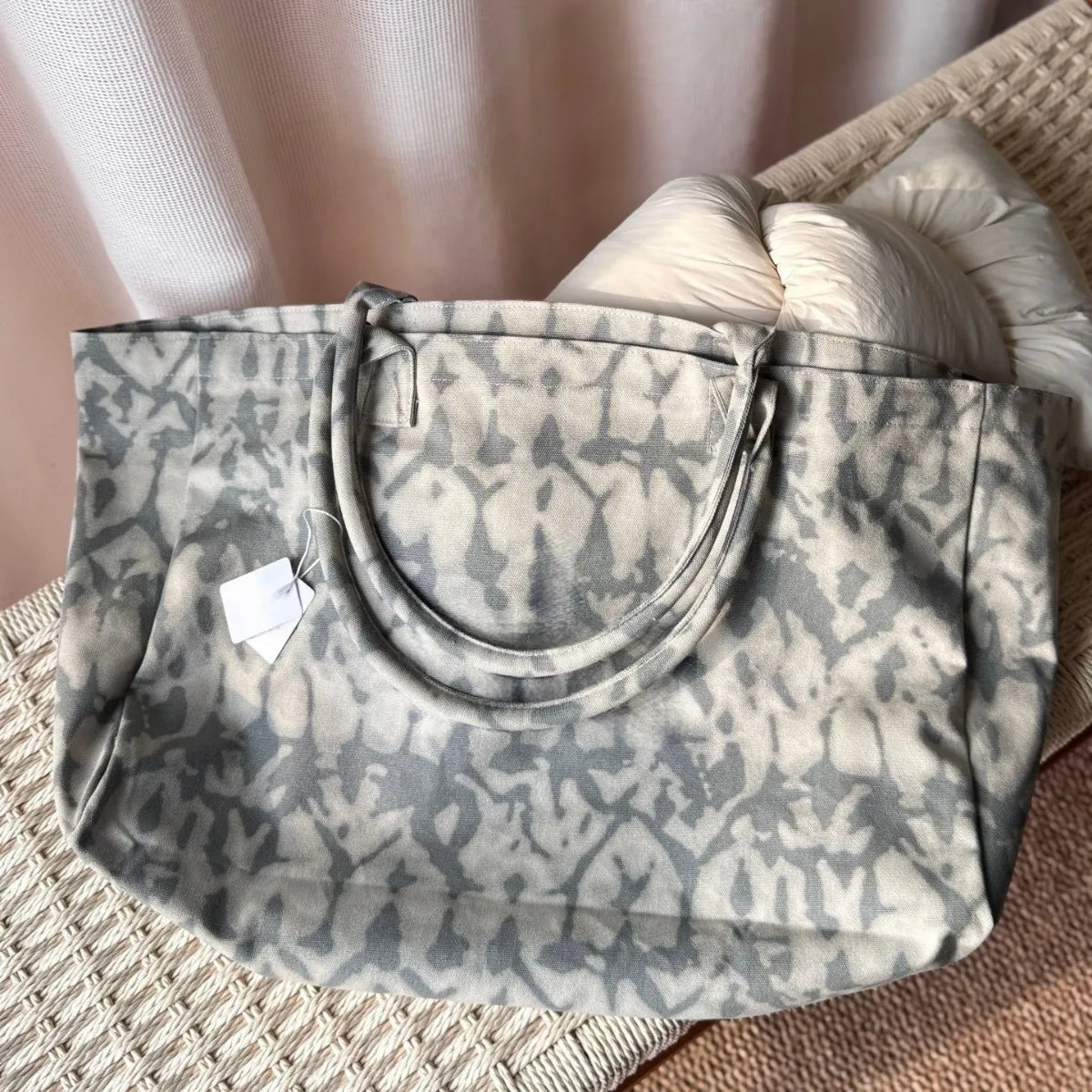New Canvas Yoga Fitness Bag Large Capacity Tote Shoulder Bag for Commuting Sports Bag Unisex Style Casual Daily Match